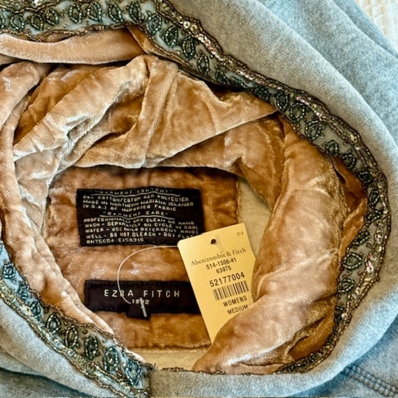 NWT Abercrombie&Fitch "Ezra Fitch" Lux Gray Hoodie Size Medium - Picture 4 of 8